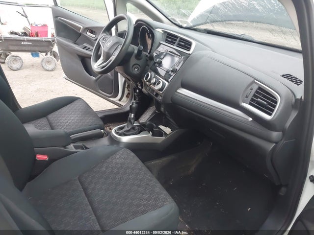 46012284 :رقم المزاد ، 3HGGK5G55FM727147 vin ، 2015 Honda Fit Lx مزاد بيع