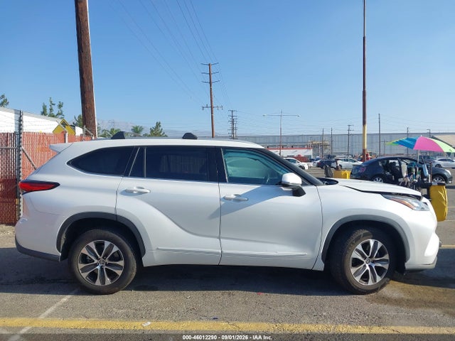 Toyota Highlander Xle 2022 5TDHZRAH5NS548338 Image 13