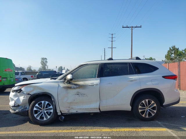 Toyota Highlander Xle 2022 5TDHZRAH5NS548338 Image 14