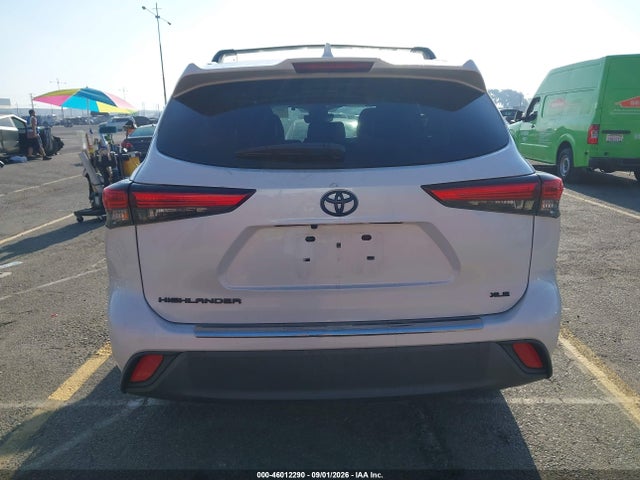 Toyota Highlander Xle 2022 5TDHZRAH5NS548338 Image 16