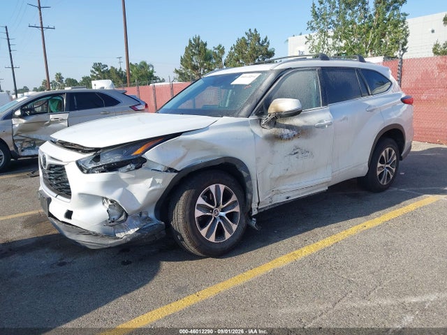 Toyota Highlander Xle 2022 5TDHZRAH5NS548338 Image 2