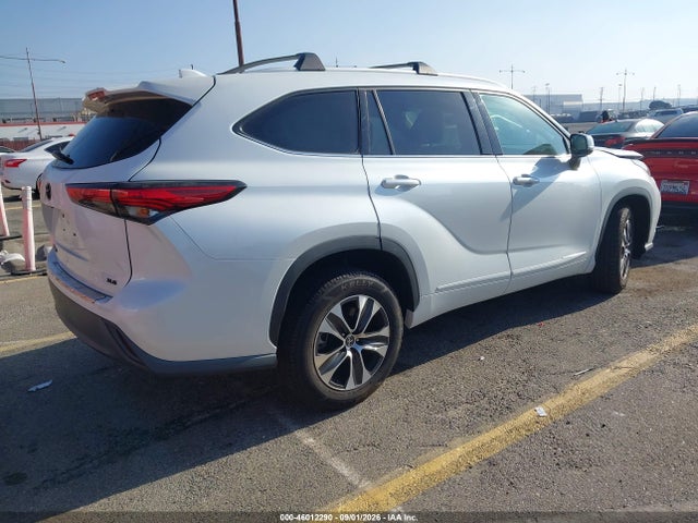 Toyota Highlander Xle 2022 5TDHZRAH5NS548338 Image 4