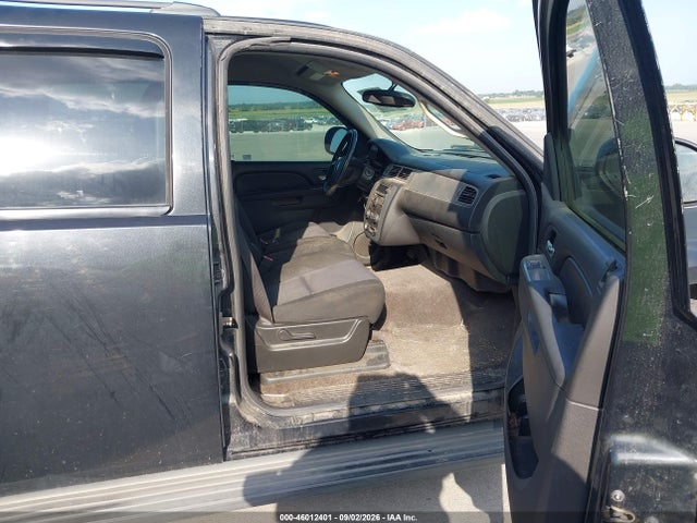 Продажа на аукционе авто 2010 Chevrolet Suburban 1500 Ls, vin: 1GNUCHE0XAR240211, номер лота: 46012401