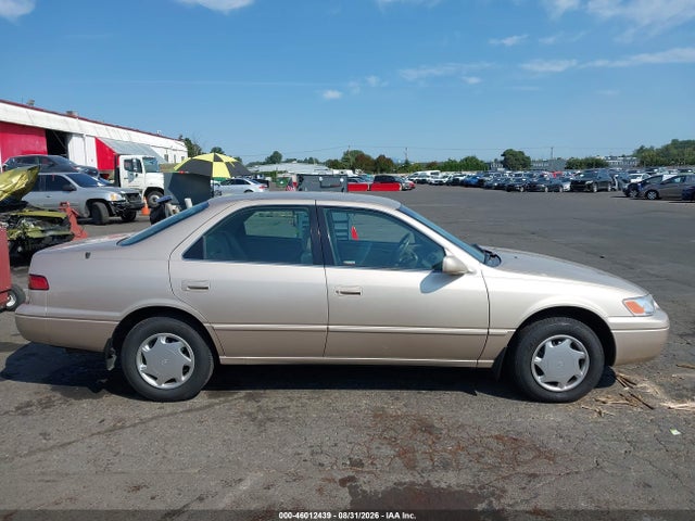 46012439 :رقم المزاد ، 4T1BG22K5WU857703 vin ، 1998 Toyota Camry Ce مزاد بيع