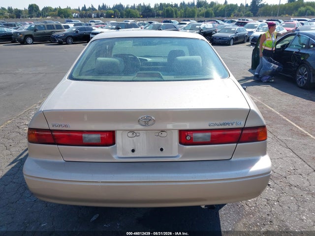 46012439 :رقم المزاد ، 4T1BG22K5WU857703 vin ، 1998 Toyota Camry Ce مزاد بيع