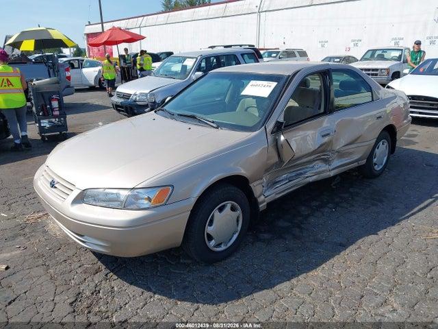 46012439 :رقم المزاد ، 4T1BG22K5WU857703 vin ، 1998 Toyota Camry Ce مزاد بيع