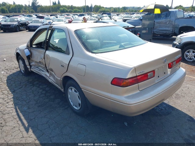 46012439 :رقم المزاد ، 4T1BG22K5WU857703 vin ، 1998 Toyota Camry Ce مزاد بيع