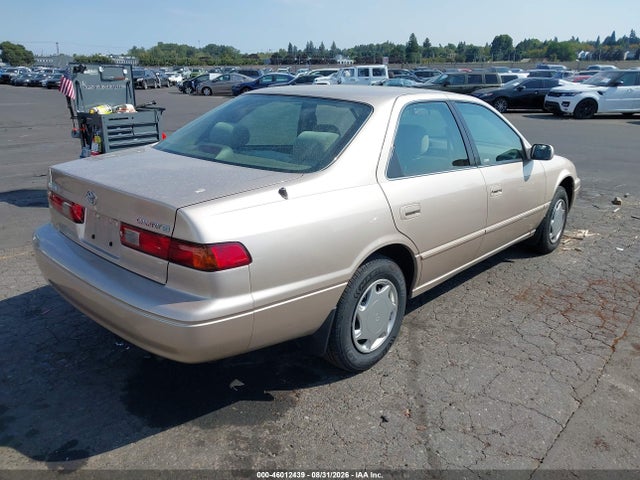 46012439 :رقم المزاد ، 4T1BG22K5WU857703 vin ، 1998 Toyota Camry Ce مزاد بيع