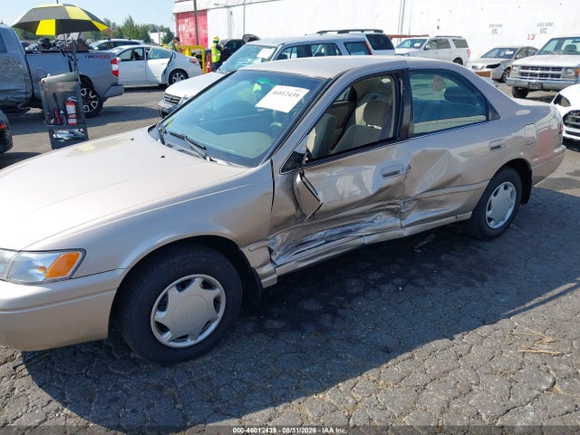 46012439 :رقم المزاد ، 4T1BG22K5WU857703 vin ، 1998 Toyota Camry Ce مزاد بيع