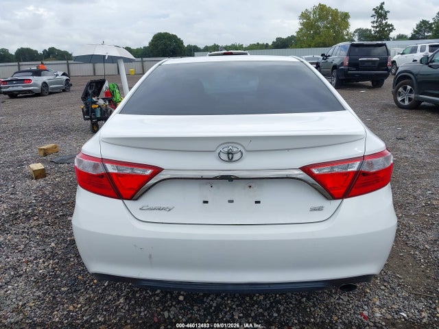 46012483 :رقم المزاد ، 4T1BF1FK6HU317142 vin ، 2017 Toyota Camry Se مزاد بيع