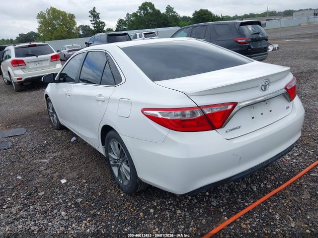 46012483 :رقم المزاد ، 4T1BF1FK6HU317142 vin ، 2017 Toyota Camry Se مزاد بيع