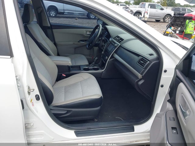 46012483 :رقم المزاد ، 4T1BF1FK6HU317142 vin ، 2017 Toyota Camry Se مزاد بيع