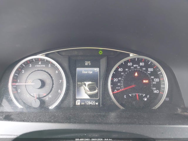 46012483 :رقم المزاد ، 4T1BF1FK6HU317142 vin ، 2017 Toyota Camry Se مزاد بيع