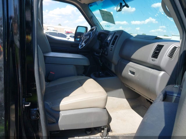 46012784 :رقم المزاد ، 5BZAF0AA7GN850618 vin ، 2016 Nissan Nv Passenger Nv3500 Hd Sl V8 مزاد بيع