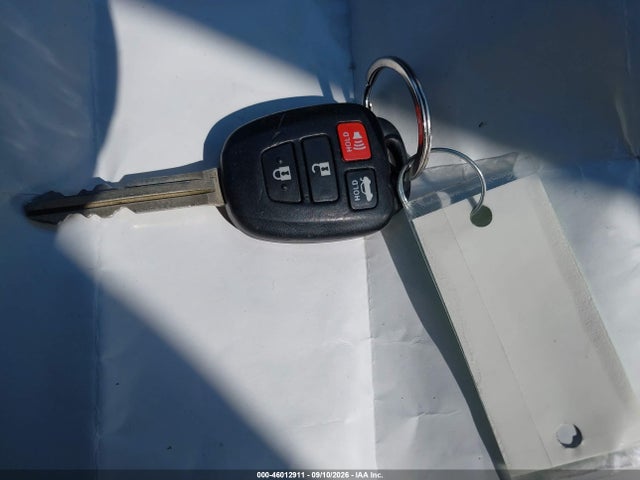 46012911 :رقم المزاد ، 2T1BURHE6HC925773 vin ، 2017 Toyota Corolla Le مزاد بيع