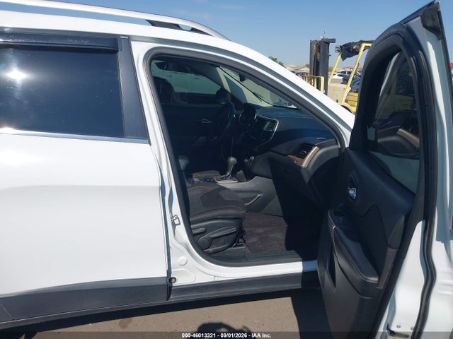 1C4PJLCS5HW669805 Jeep Cherokee Latitude Fwd