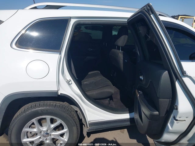 1C4PJLCS5HW669805 Jeep Cherokee Latitude Fwd