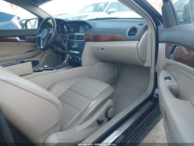 2012 Mercedes-benz C 250 მანქანა იყიდება აუქციონზე, vin: WDDGJ4HB1CF775648, აუქციონის ნომერი: 46013522