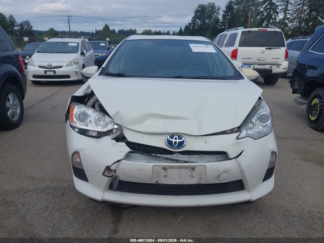 Toyota Prius C Two 2014 JTDKDTB33E1077517 Image 13