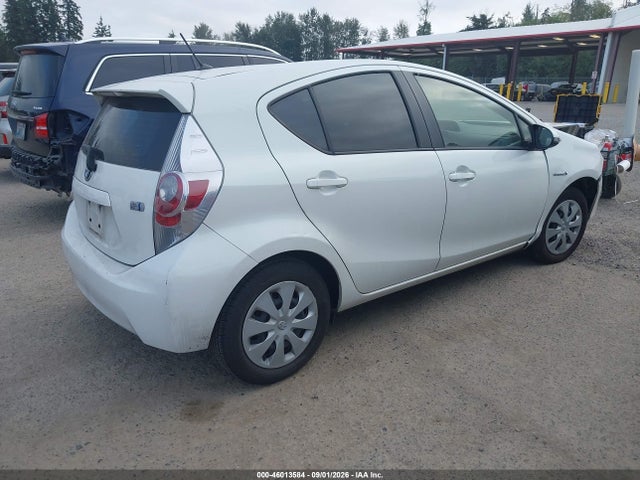 Toyota Prius C Two 2014 JTDKDTB33E1077517 Image 4