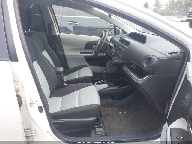 Toyota Prius C Two 2014 JTDKDTB33E1077517 Image 5