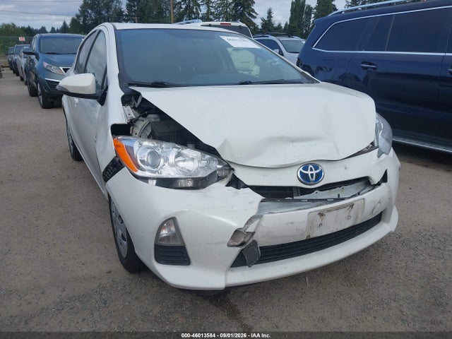 Toyota Prius C Two 2014 JTDKDTB33E1077517 Image 6