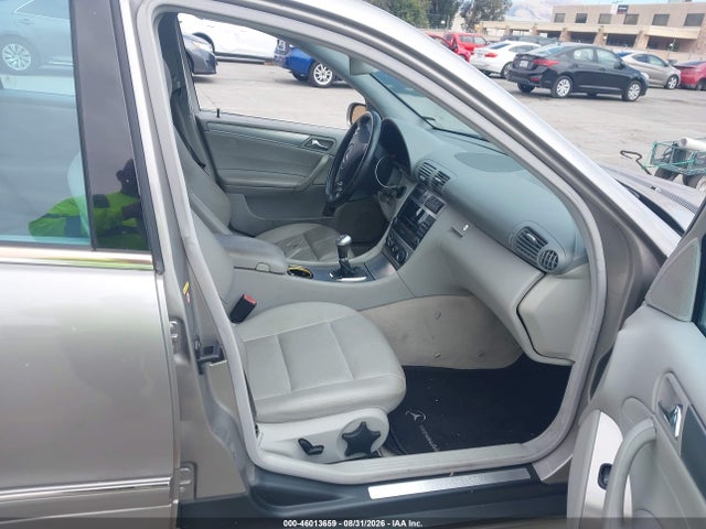 46013659 :رقم المزاد ، WDBRF40J15F721131 vin ، 2005 Mercedes-benz C 230 Kompressor Sport مزاد بيع