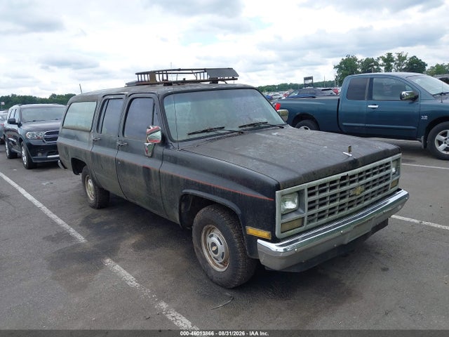 1990 Chevrolet Suburban R1500 მანქანა იყიდება აუქციონზე, vin: 1GNER16K2LF181587, აუქციონის ნომერი: 46013866