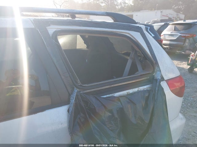 46014186 :رقم المزاد ، 5TDBA22C74S003635 vin ، 2004 Toyota Sienna Xle مزاد بيع