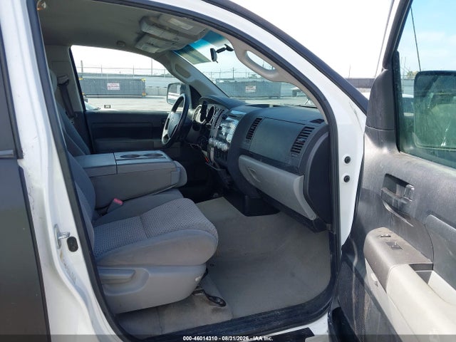 46014310 :رقم المزاد ، 5TFRY5F16BX102474 vin ، 2011 Toyota Tundra Grade 5.7l V8 مزاد بيع