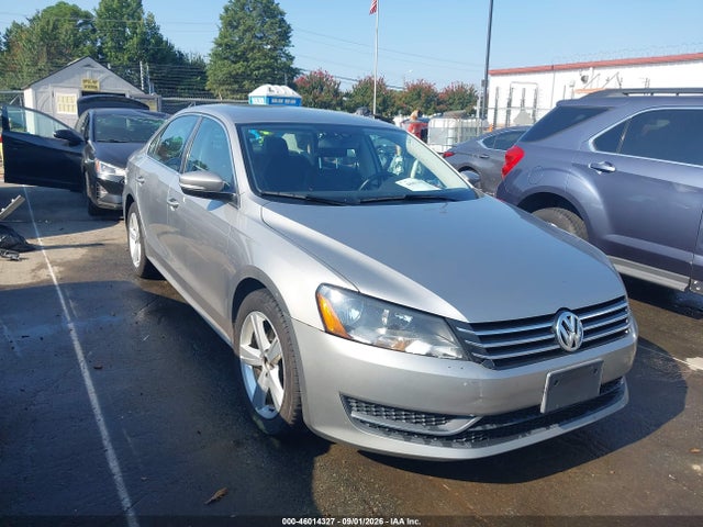 2013 Volkswagen Passat 2.5l Se მანქანა იყიდება აუქციონზე, vin: 1VWBP7A38DC121236, აუქციონის ნომერი: 46014327