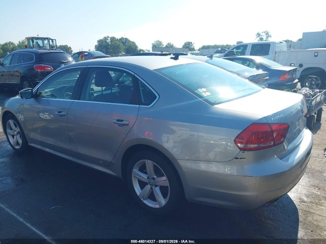 2013 Volkswagen Passat 2.5l Se მანქანა იყიდება აუქციონზე, vin: 1VWBP7A38DC121236, აუქციონის ნომერი: 46014327