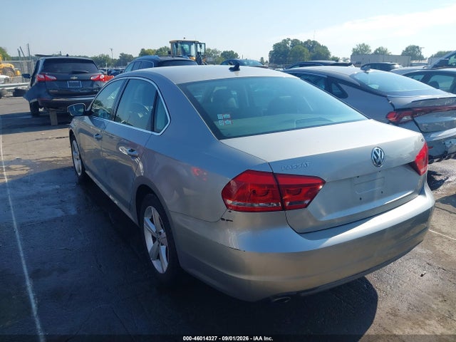 2013 Volkswagen Passat 2.5l Se მანქანა იყიდება აუქციონზე, vin: 1VWBP7A38DC121236, აუქციონის ნომერი: 46014327