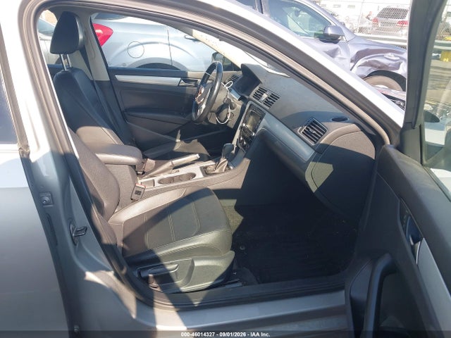 2013 Volkswagen Passat 2.5l Se მანქანა იყიდება აუქციონზე, vin: 1VWBP7A38DC121236, აუქციონის ნომერი: 46014327