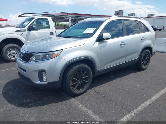 KIA SORENTO LX 2015 5XYKT4A64FG592709 Image 2