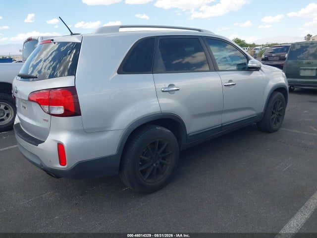 KIA SORENTO LX 2015 5XYKT4A64FG592709 Image 4