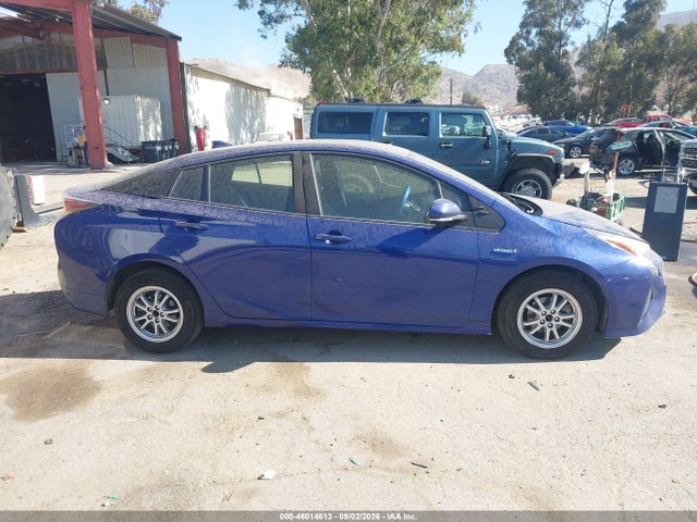 Toyota Prius Two Eco 2017 JTDKARFUXH3051701 Image 13