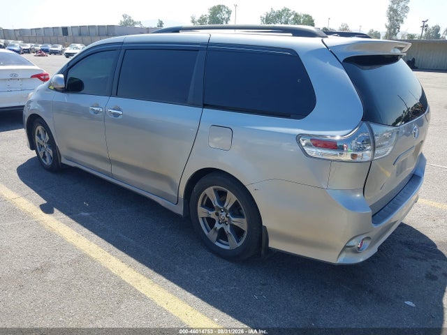 Toyota Sienna Se 8 Passenger 2017 5TDXZ3DC5HS873360 Image 3