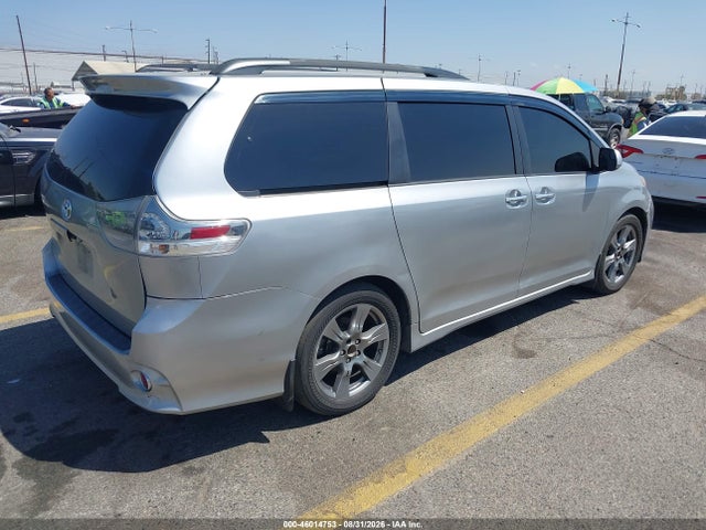 Toyota Sienna Se 8 Passenger 2017 5TDXZ3DC5HS873360 Image 4