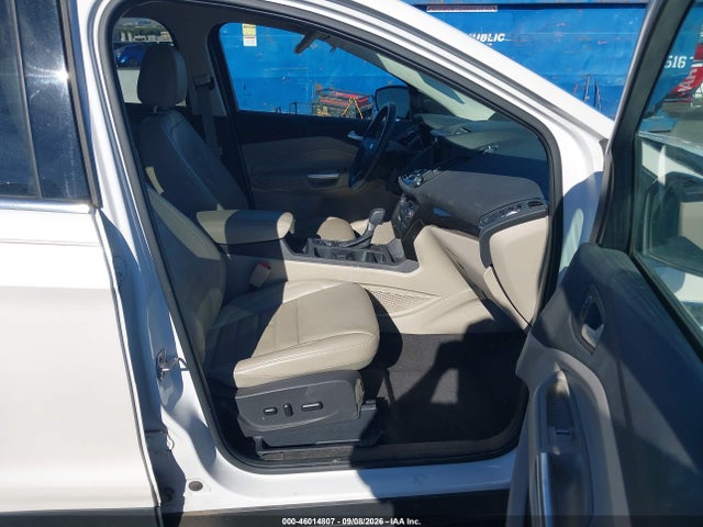 1FMCU0JD2HUA35920 Ford Escape Titanium