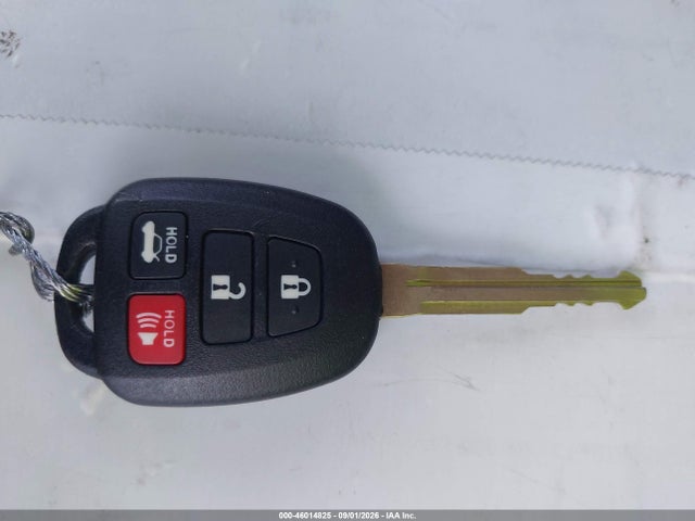 5YFBURHEXEP060608 Toyota COROLLA LE
