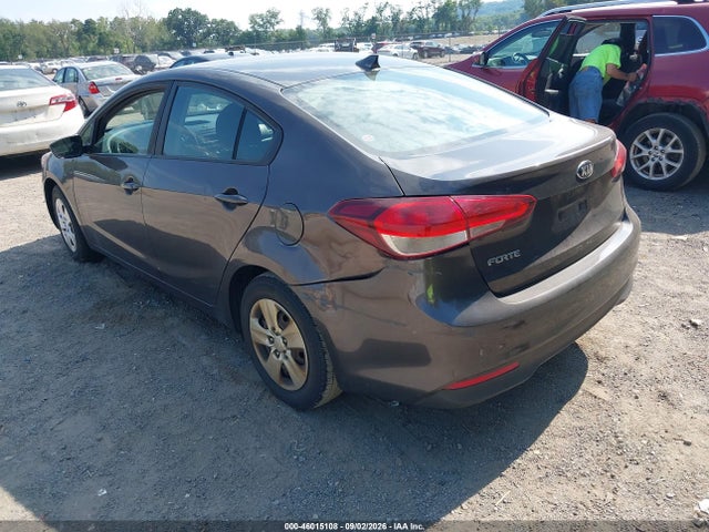 46015108 :رقم المزاد ، 3KPFK4A72JE214262 vin ، 2018 Kia Forte Lx مزاد بيع