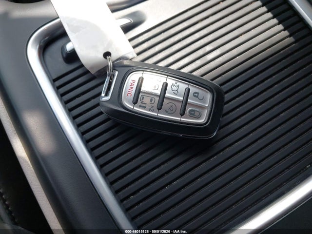 Продажа на аукционе авто 2019 Chrysler Pacifica Limited, vin: 2C4RC1GG7KR705698, номер лота: 46015128