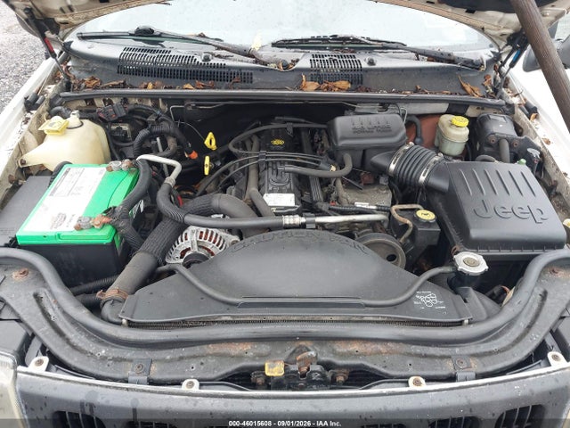 2000 Jeep Grand Cherokee Laredo მანქანა იყიდება აუქციონზე, vin: 1J4GW48S0YC106737, აუქციონის ნომერი: 46015608