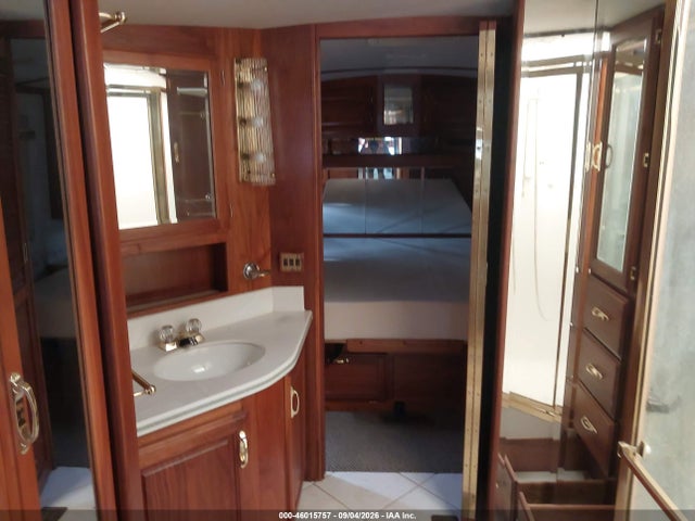 46015757 :رقم المزاد ، 4VZBN109XWC027422 vin ، 1998 Spartan Motors Motorhome 4vz مزاد بيع
