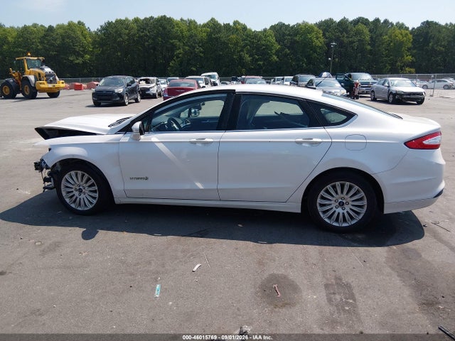 46015769 :رقم المزاد ، 3FA6P0LUXGR405674 vin ، 2016 Ford Fusion Hybrid Se مزاد بيع