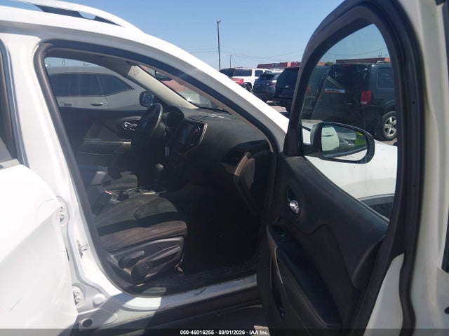 Продаж на аукціоні авто 2017 Jeep Cherokee Latitude Fwd, vin: 1C4PJLCS2HW641346, номер лоту: 46016255