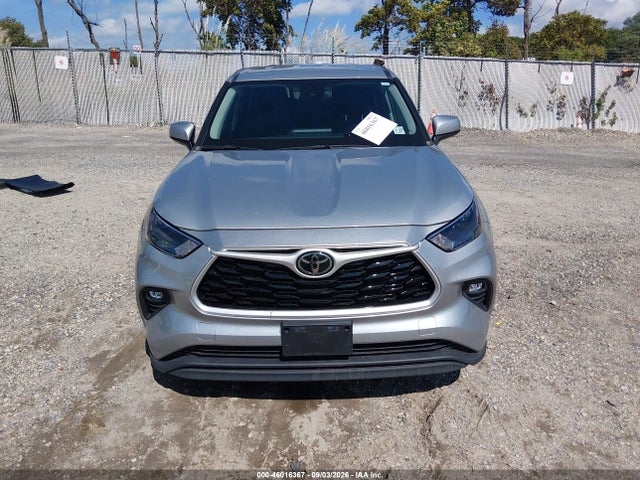46016367 :رقم المزاد ، 5TDBZRBH4NS568603 vin ، 2022 Toyota Highlander Le مزاد بيع