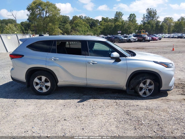 46016367 :رقم المزاد ، 5TDBZRBH4NS568603 vin ، 2022 Toyota Highlander Le مزاد بيع