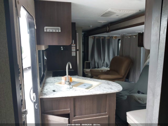 46016609 :رقم المزاد ، 4YDT30328J3155619 vin ، 2018 Keystone 303bh Springdale مزاد بيع